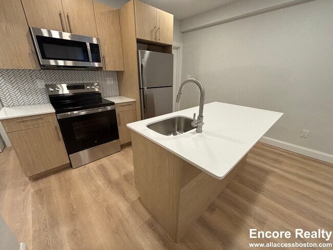 Photo - 529 Beacon St Unit 4