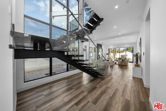 Photo - 5812 Willis Ave