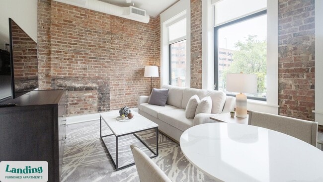 Photo - 425 20th St S Unidad 206.579036