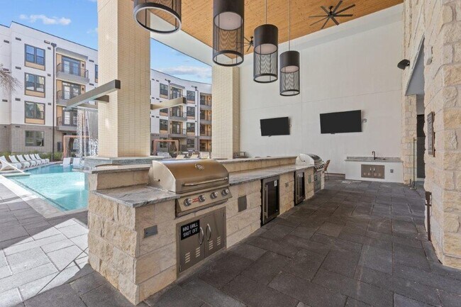 Photo - Lenox Burnet