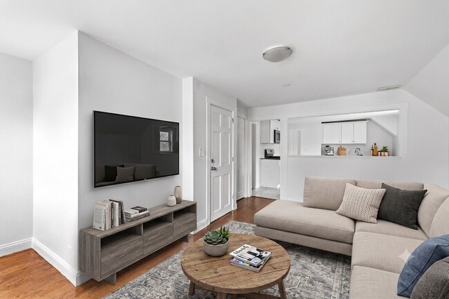 Building Photo - 17 Forest Ave Unit 3