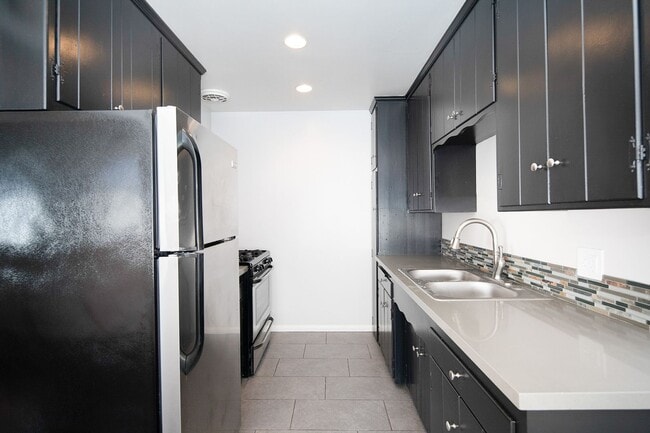 Talmadge Pacific Apartments
