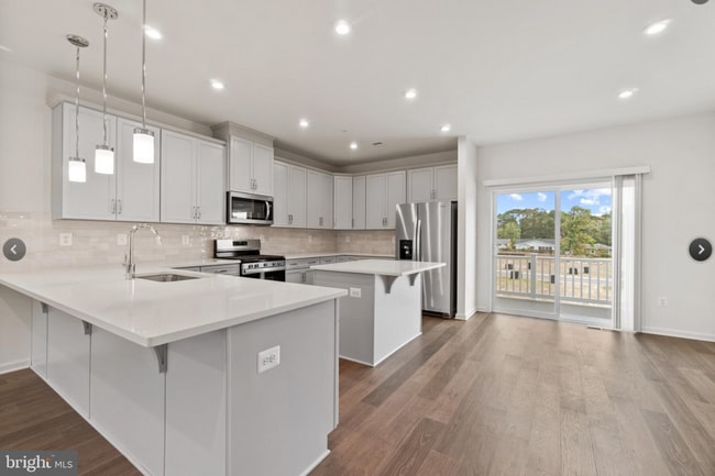 Photo - 8217 Longford Rd