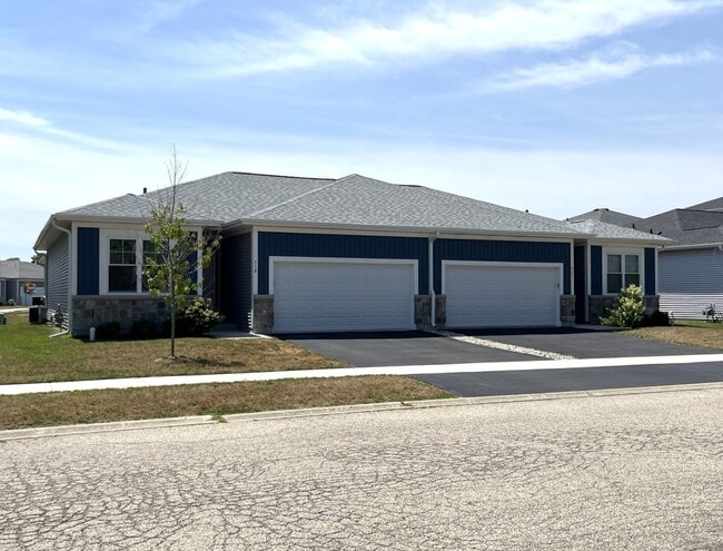 Building Photo - 718 Mallard Dr