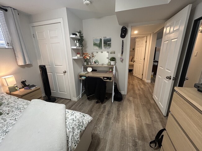 Photo - 721 Limeridge Rd E