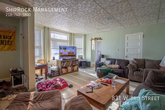 Photo - 831 W 3rd St