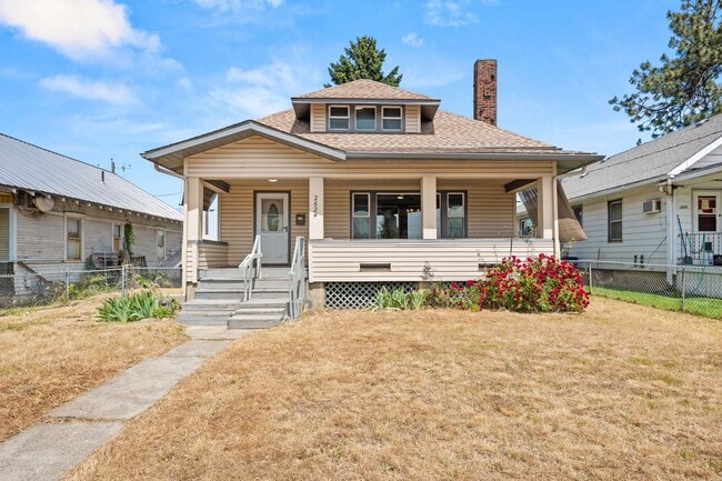 Building Photo - 2624 W 8th Ave Unit A