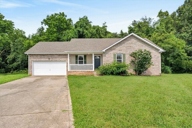 Building Photo - Three Bedroom in Sango!