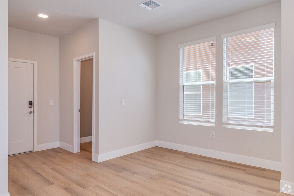 4BR, 2.5BA - 1,744SF - Dining Room