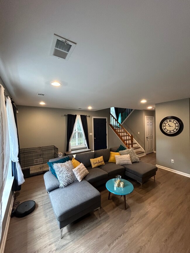 Photo - 448 Saint Giles Ct
