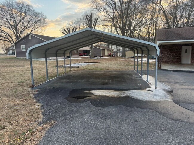 Photo - 261 oak circle