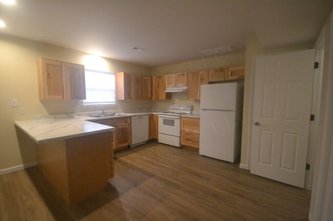 Photo - 3 Bed 1.5 Bath Duplex