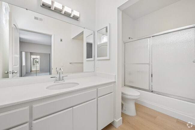 2 habitaciones, 2 baños - 1050 pies cuadrados - Baño principal