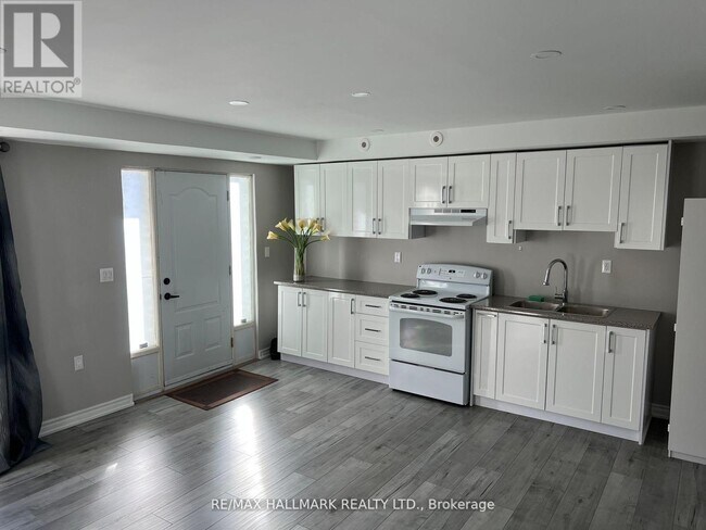Photo - 3029 Finch Ave W