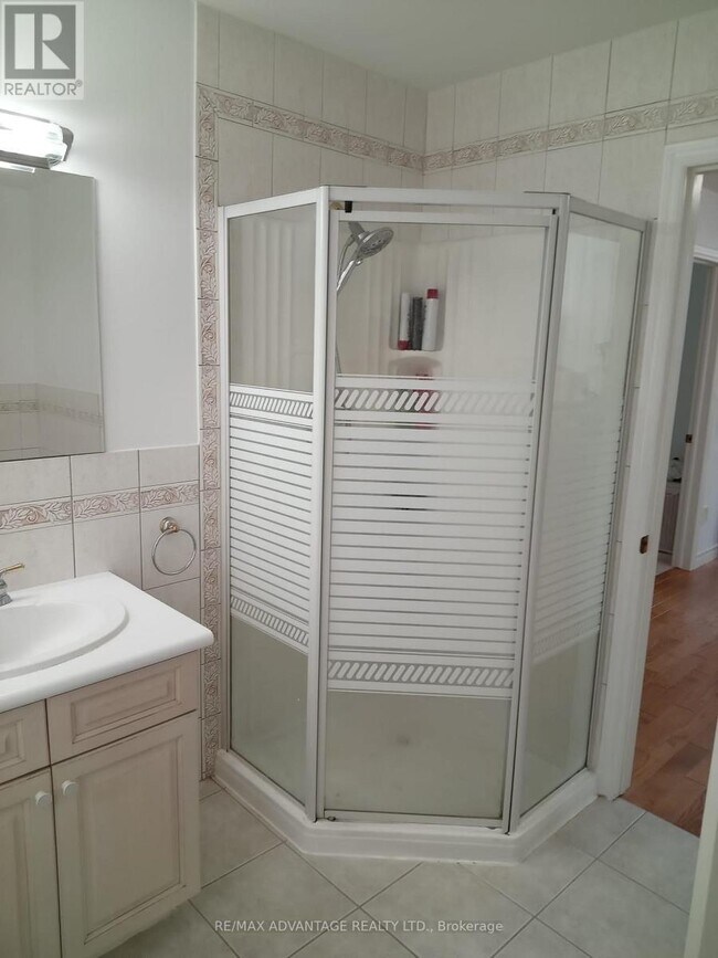 Photo - 42 Stonehenge Rd