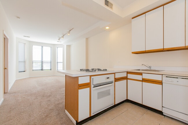 Photo - 2260 N Clark St Unit Apt 2260-2