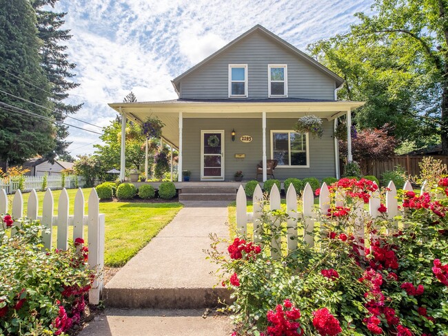 Coming soon! Large historic farmhouse- 5 b... - Coming soon! Large historic farmhouse- 5 b...