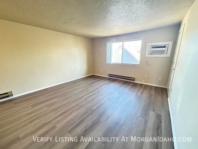 830 W 7th St