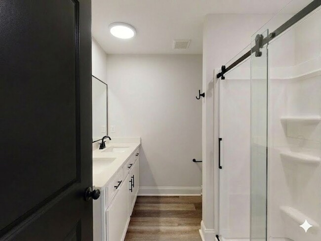 Photo - 215 Winding Chestnut Dr
