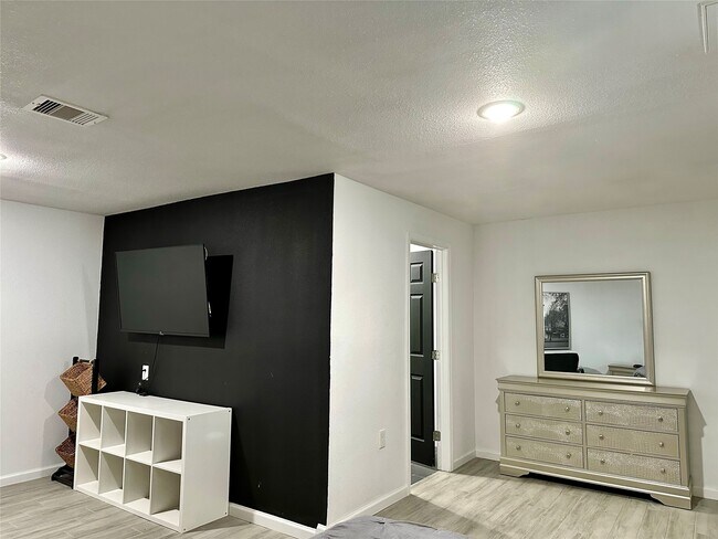 Photo - 4802 Elser St