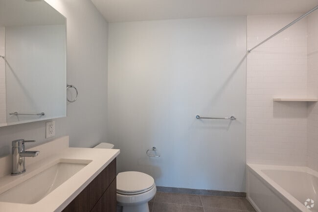 2BR, 1BA - 850SF - Bathroom