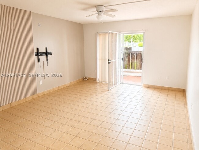 Building Photo - 10738 N Kendall Dr Unit K13
