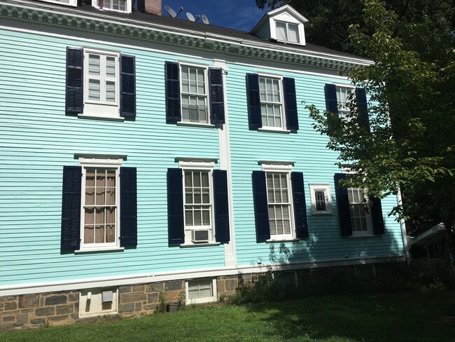 Building Photo - 301 Nassau St Unit 6