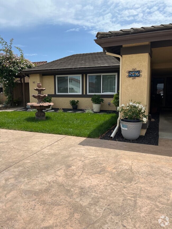 Building Photo - B512 Unit 512 Barton Rental