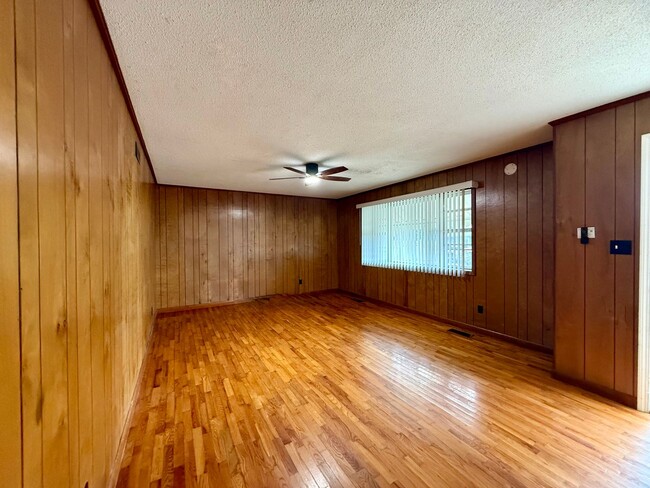 Photo - 4 Bedroom/1.5 Bathroom Home in Paragould AR - $1,275/month