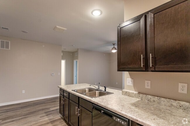 2BR, 2BA - 943SF