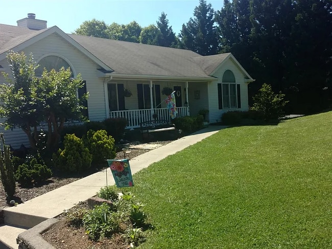 Photo - 39 Valleyview Cir House