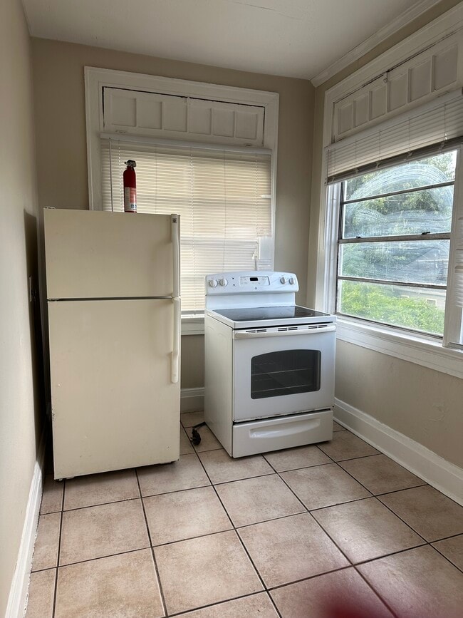 Kitchen - 2003 Franklin Avenue Unit A