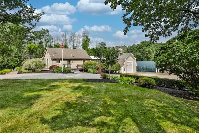 24 Browns Ln