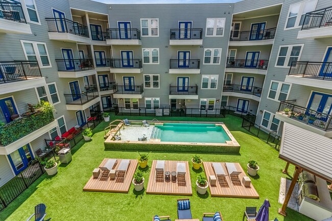 Photo - Arrive West End