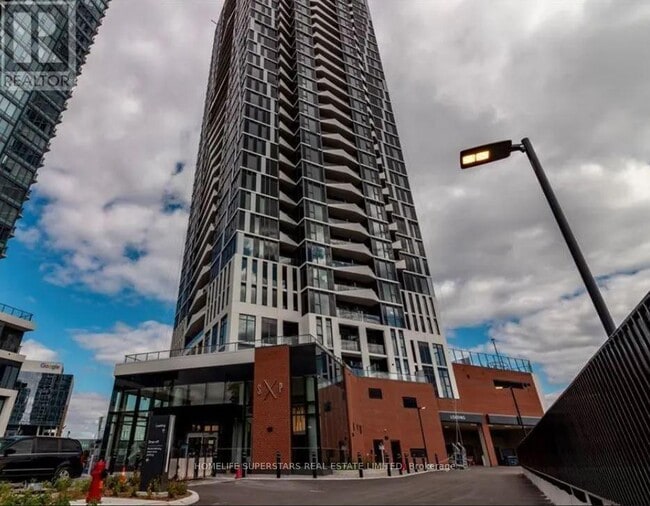 Photo - 25 Wellington St S Unit 510