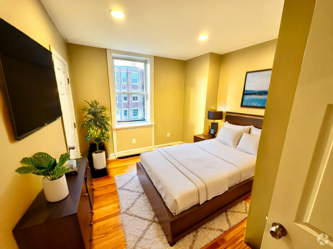 Building Photo - 3 bedroom in Brookline MA 02446 Unit 4 Rental
