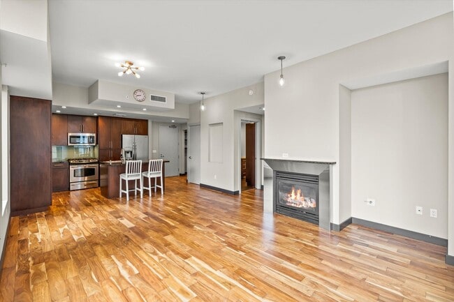 Photo - 910 Lenora St