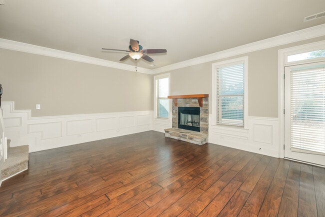 Photo - 9200 Bandywood Way SW