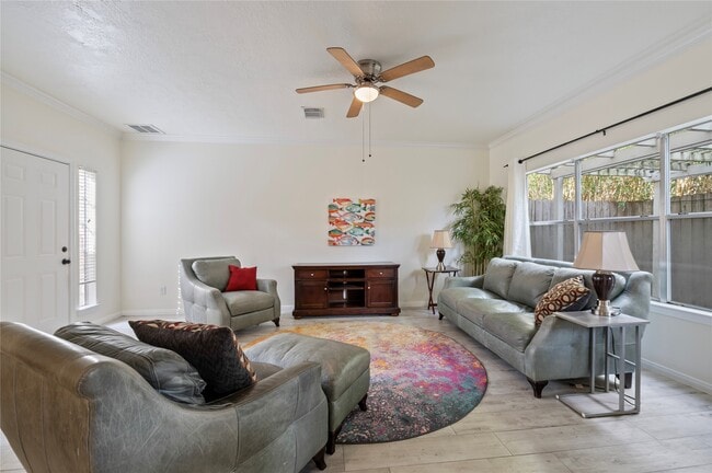 2060 Glencove Dr