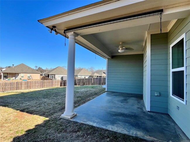 Photo - 876 Hedgefield Way