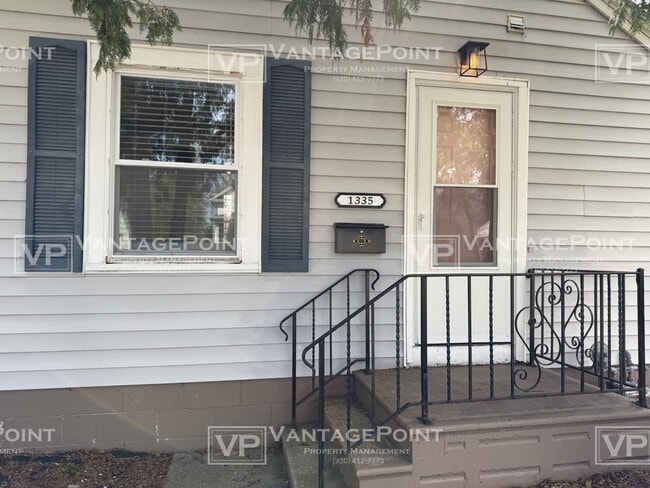 Photo - 1335 Dousman St