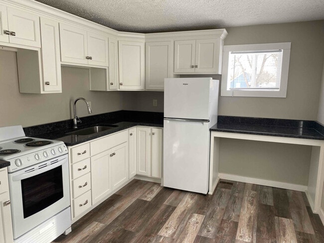 Photo - 613 Moore Ave