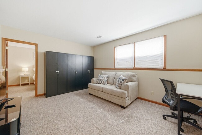 Building Photo - 1212 Johnston Dr