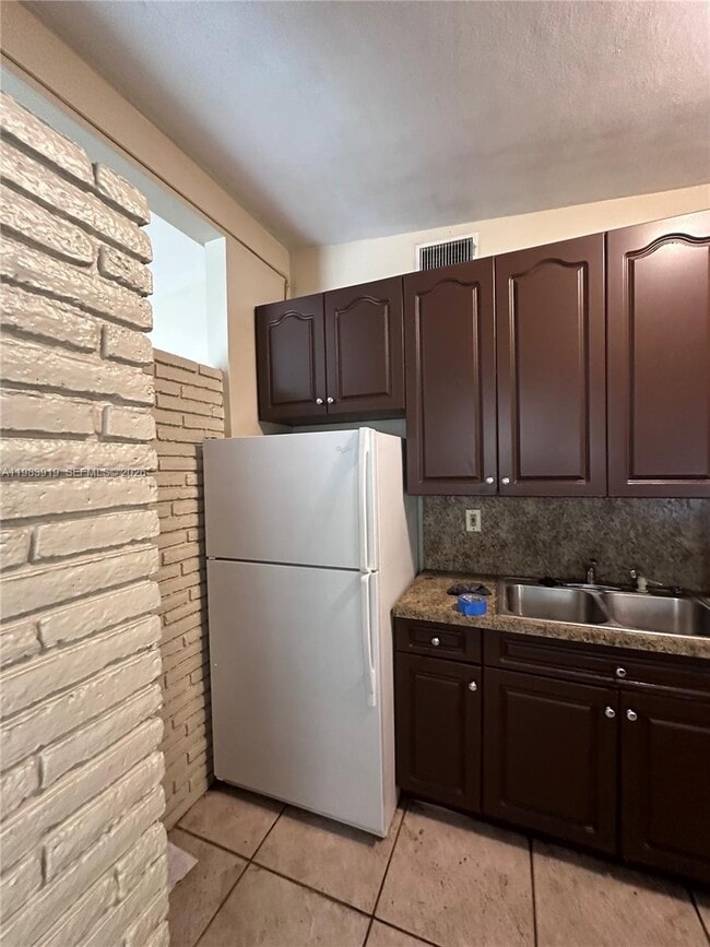 Photo - 320 NW 33rd Ave