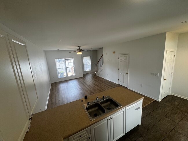 Building Photo - 14 Ridgestone Cir
