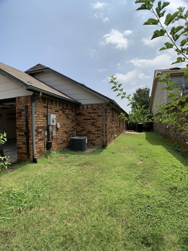 Photo - 2135 Goodrich Dr