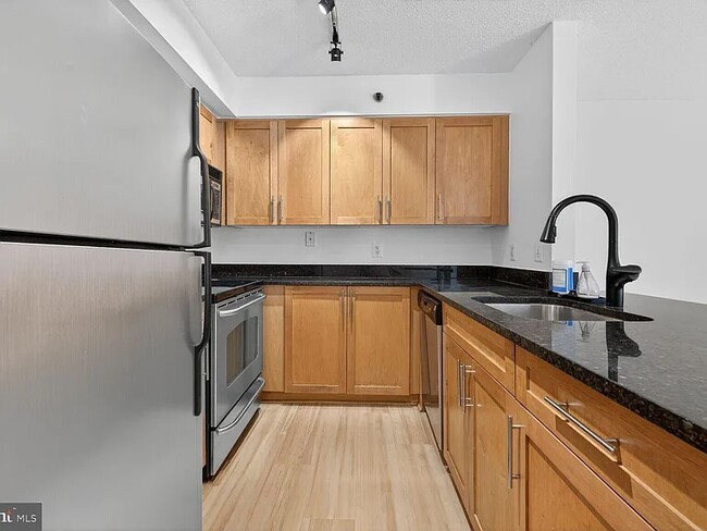 Building Photo - 7500 Woodmont Ave Unit 901