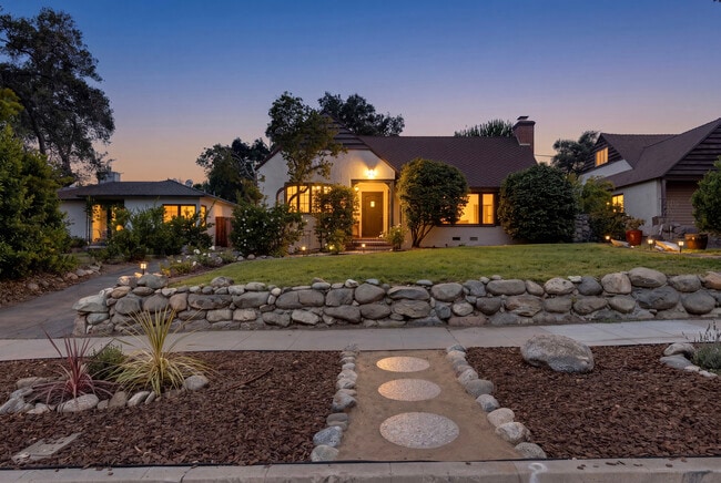 Photo - 2151 N Altadena Dr
