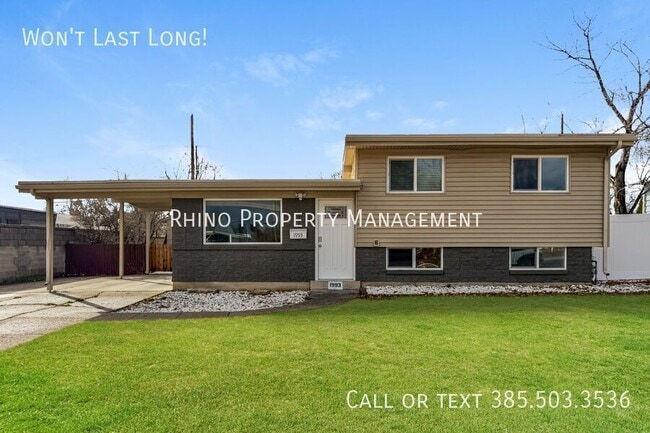 Building Photo - 1993 Champagne Ave