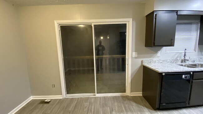 Photo - 846 School Rd